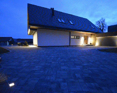 Solarni LED tlakovec